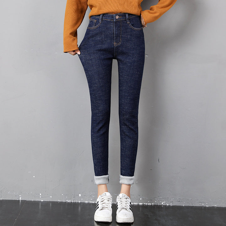 Vrouw in gevoerde skinny jeans