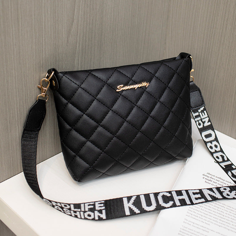 Zwart gewatteerd crossbody tasje met brede band