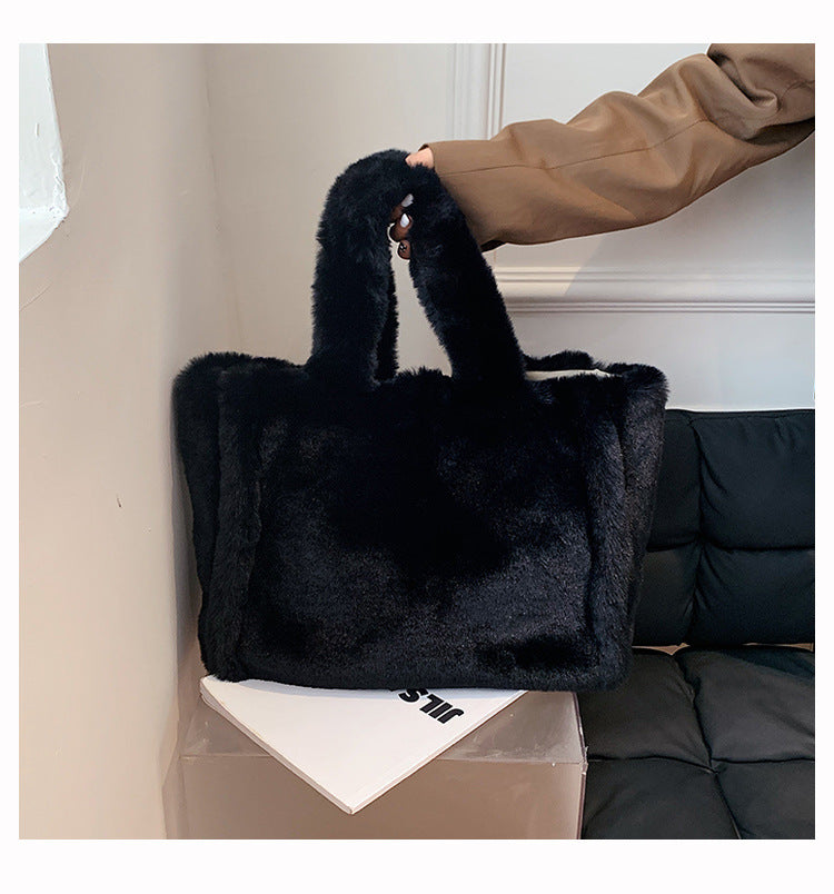 Pluizige teddy tas met kettinghengsel