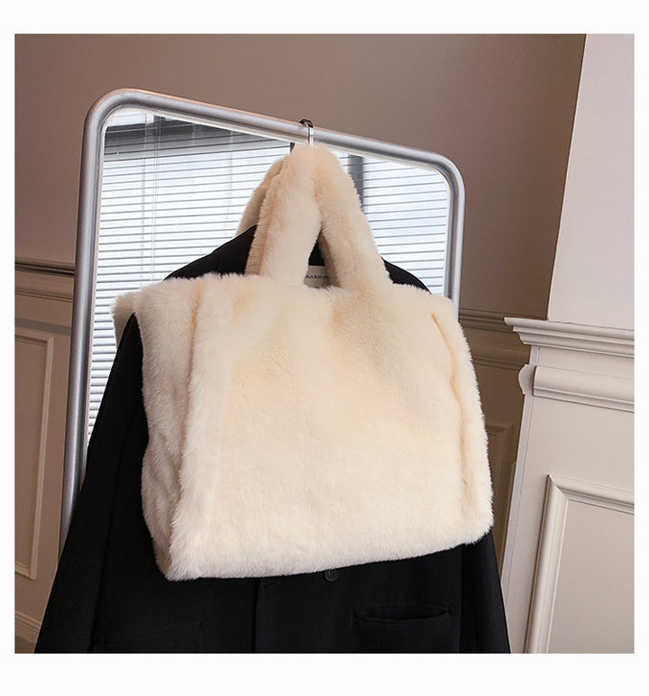Pluizige teddy tas met kettinghengsel